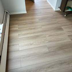 laminate flooring and base molding